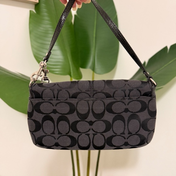 Authentic Vintage Coach Wrislet - Picture 3 of 5